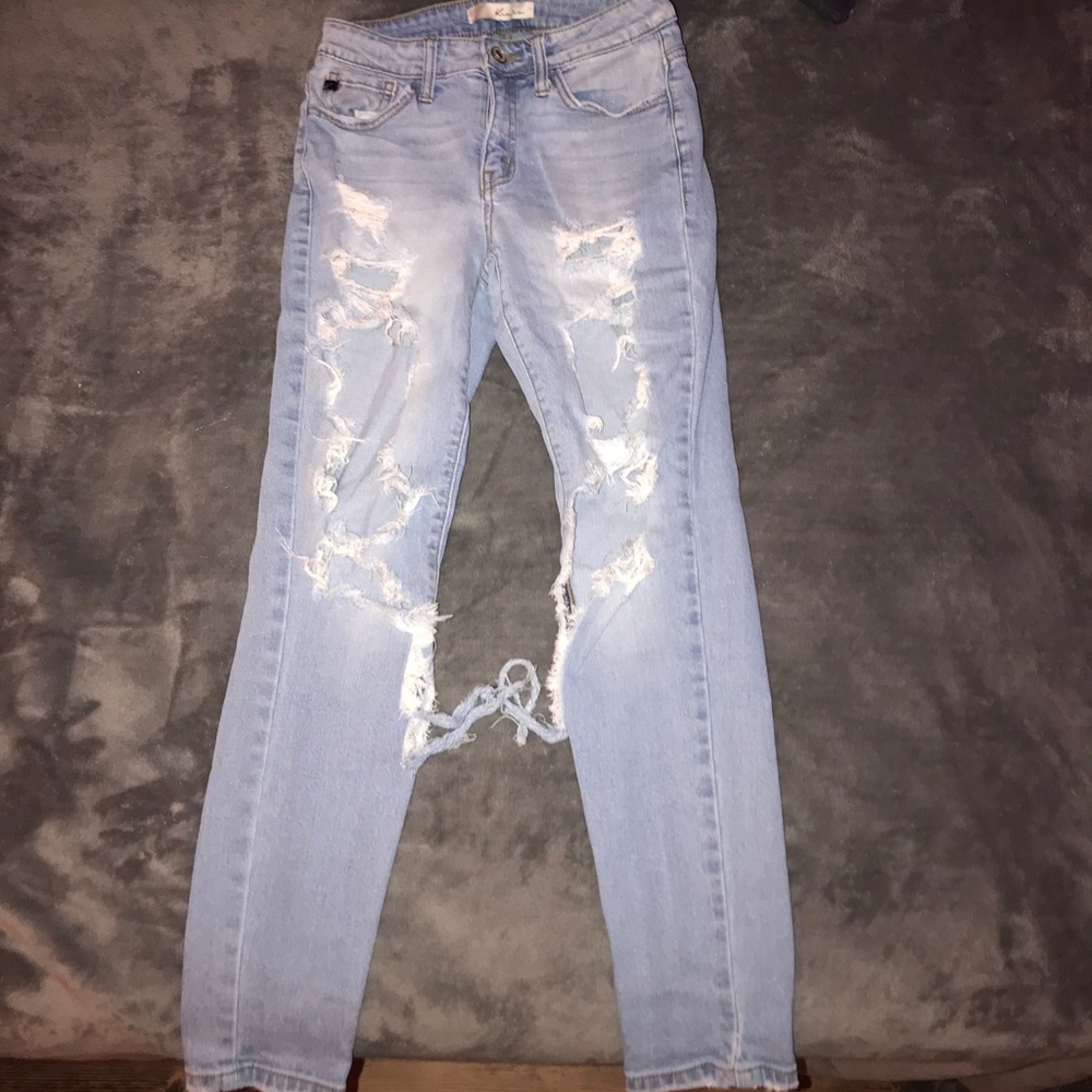 Low waisted mom jeans.